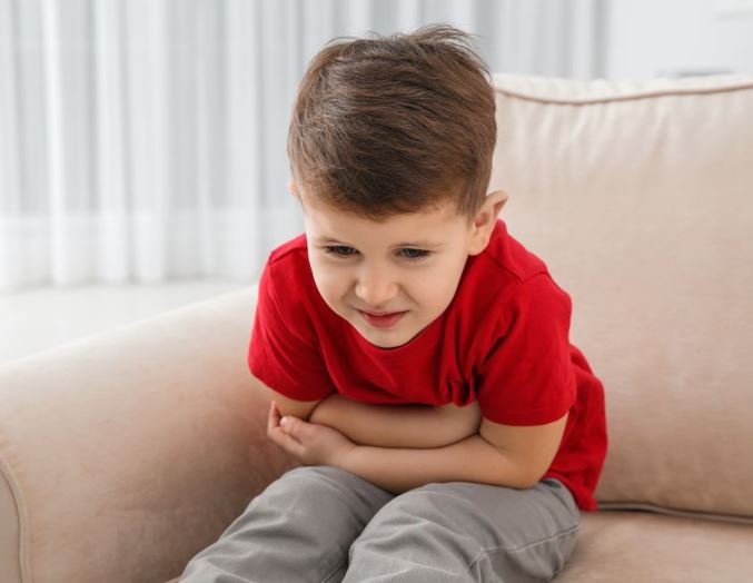 Как справиться с запором у детей во время поездки